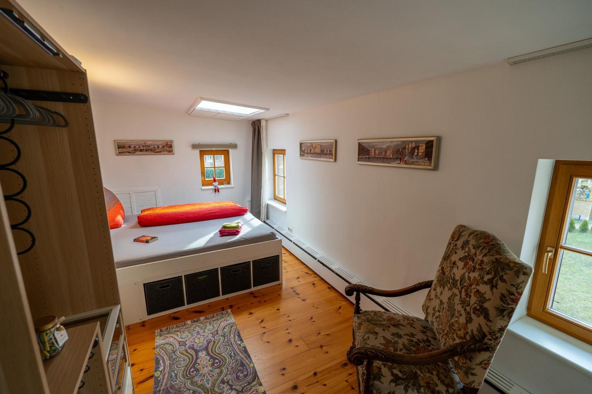 Historisches Retro Loft 70m2 Mit Garten & Seenaehe Apartment